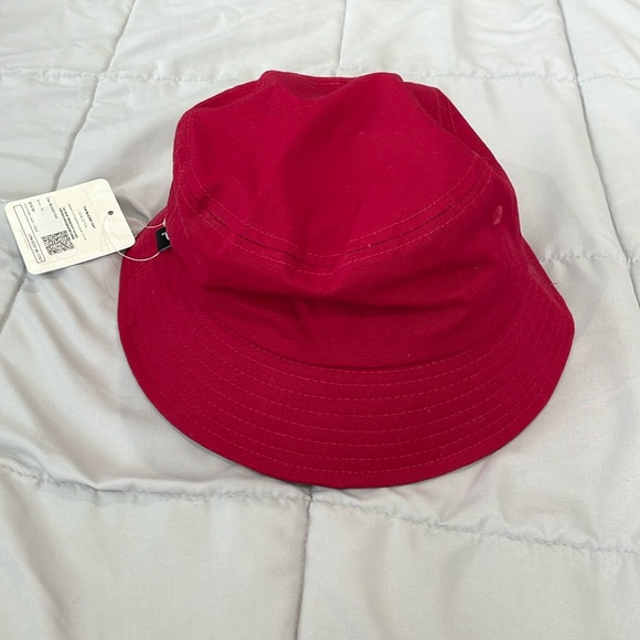 NWT bucket hat - Picture 2 of 4